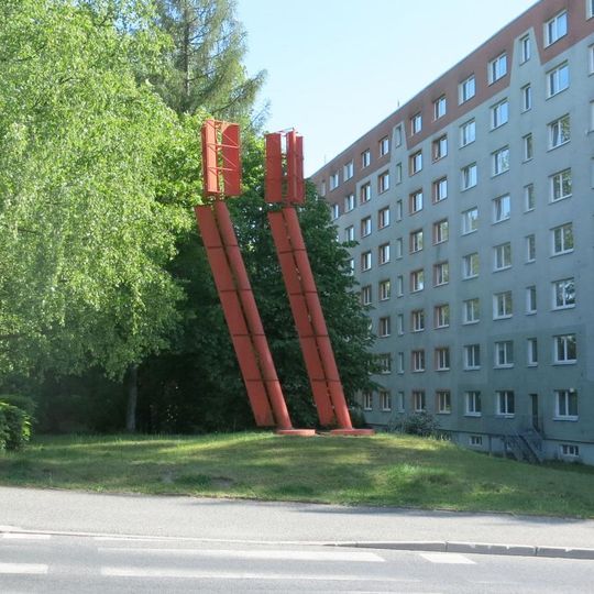 Kovová kinetická plastika v Palackého ulici v Mšeně nad Nisou