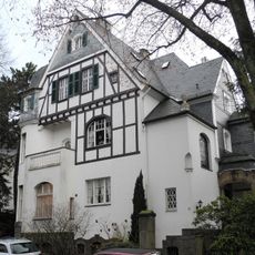 Moltkestraße 8
