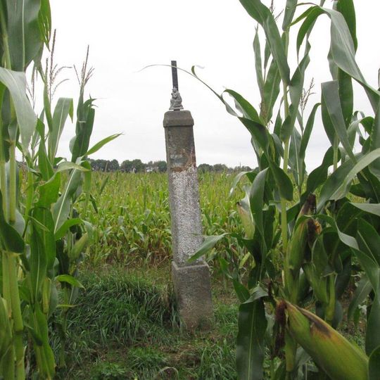 Kříž v poli východně od Nevolic