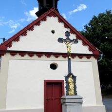 Kříž u kaple v Jablečnu