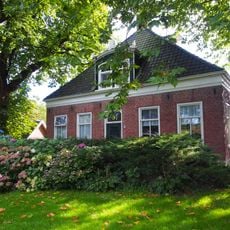 Stelpboerderij met schuur, bijschuur, bakhuis en hondenhok