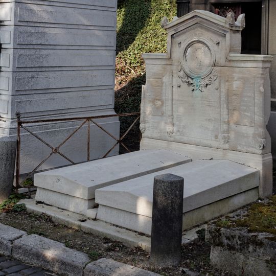 Grave of Vallou de Villeneuve