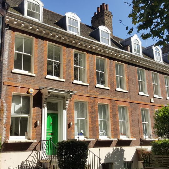 17-18, Victoria Park Square E2