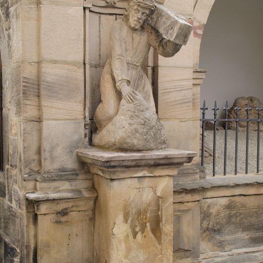 Unter dem Kreuz gefallener Christus