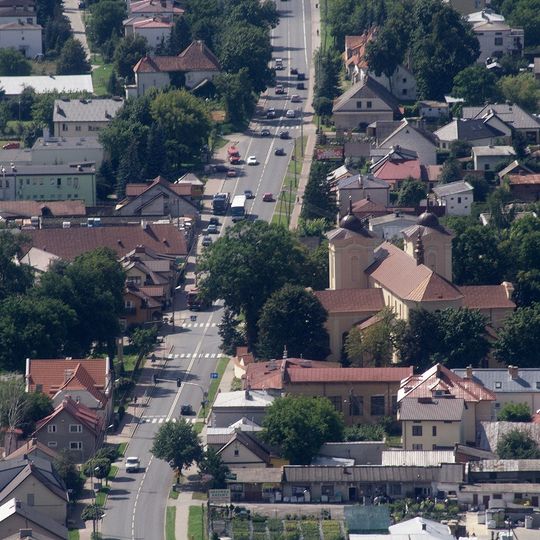 Układ urbanistyczny osady z ukształtowaniem terenu, zabudową, układem komunikacyjnym, zielenią, systemem wodnym rzeki Kurówki