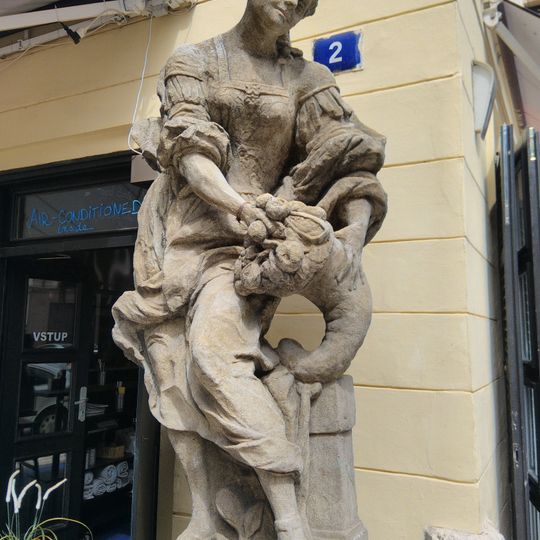 Socha Alegorie Štědrost v Dlouhé ulici v Praze