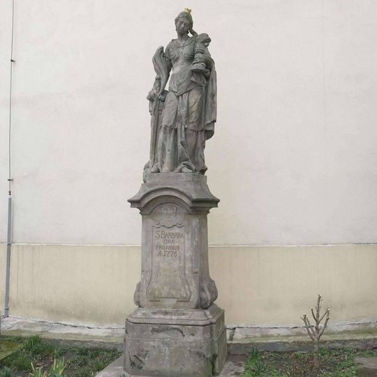 Socha svaté Barbory u kostela svatého Václava v Lovosicích