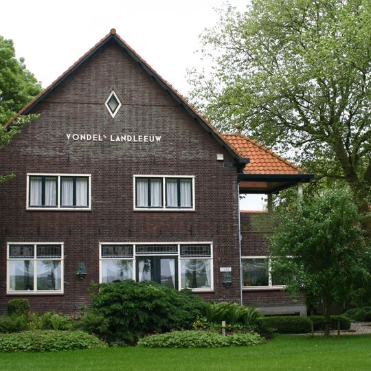 Vondel's Landleeuw: woonhuis met staartstuk