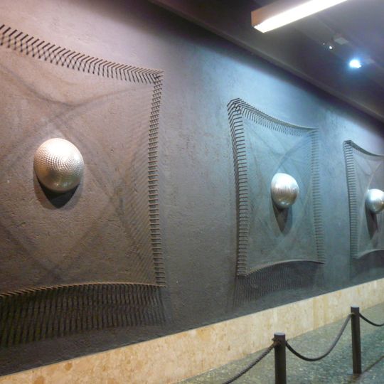 Tres boles. Metro L3 Estació Tarragona