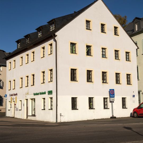 Wohn- und Geschäftshaus in offener Bebauung Markt 6