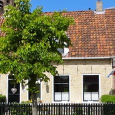 Polysjewente, pand onder zadeldak (vormt een geheel met de nrs. 7 en 9)