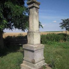 Boží muka západně od Podolanky u polní cesty do Přezletic