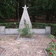 Pomník padlým rudoarmějcům v parku pod vrchem Čeřovka v Jičíně