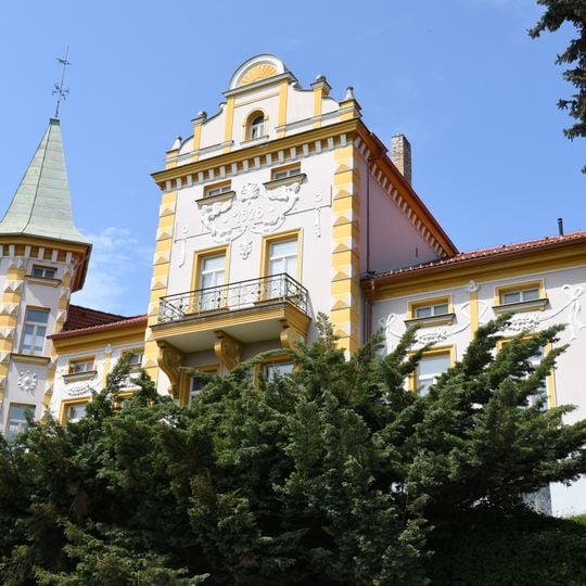 Villa Komenského 240