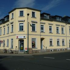 Wohnhaus in geschlossener Bebauung und in Ecklage Bahnhofstraße 4