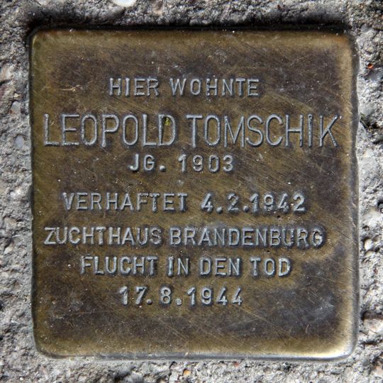 Stolperstein en memoria de Leopold Tomschik