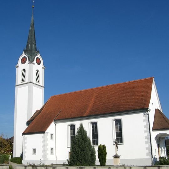Römisch-katholische Kirche mit Pfarrhaus und Pfarrspeicher