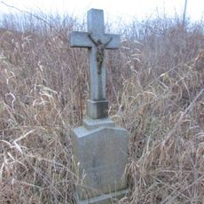 Kříž ve svahu nad Hejlovkou jižně od Pobistrýce