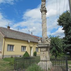 Sloup se sochou Panny Marie Immaculaty