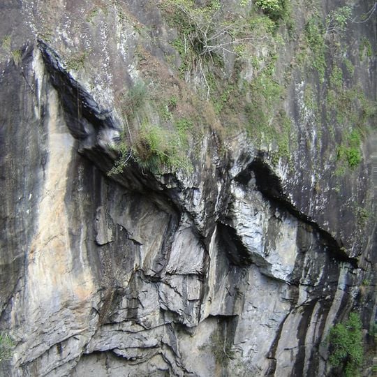 Mount Hypipamee crater