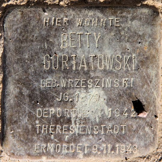 Stolperstein en memoria de Betty Gortatowski