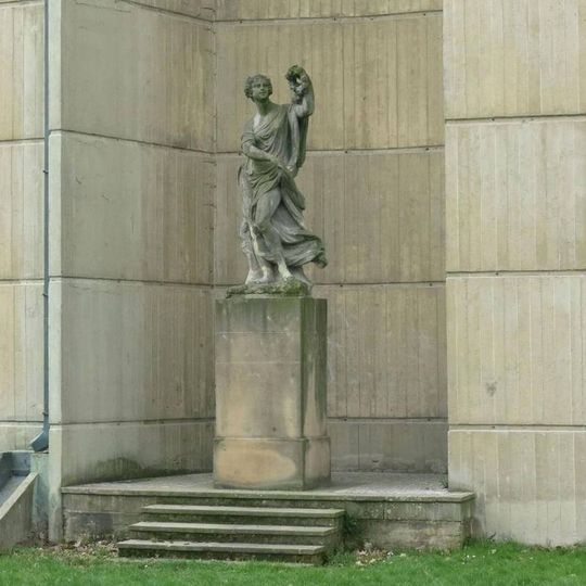 Socha alegorie Naděje u pavilonu Reinerových fresek v Duchcově