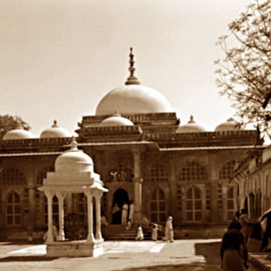 Shah-e-Alam's Roza