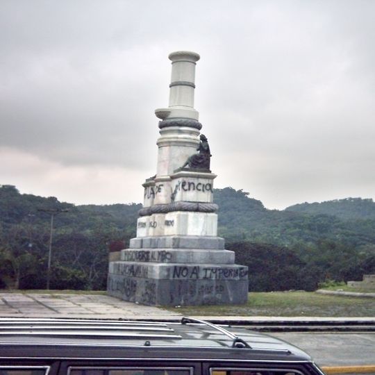 Monumento a Colón en el Golfo Triste