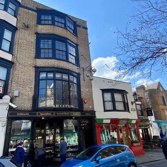 18 And 19, Market Place