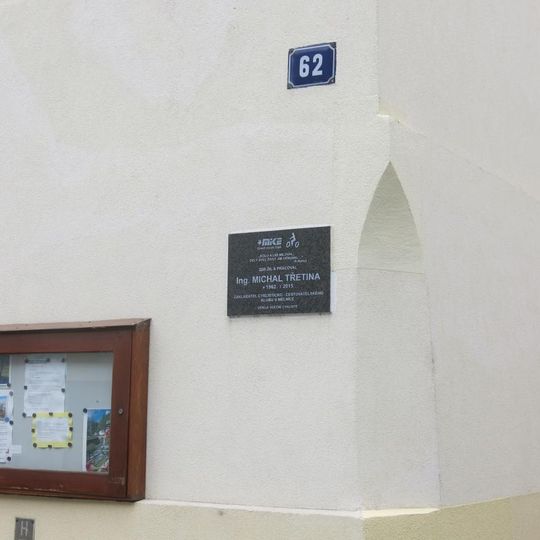 Pamětní deska Michala Třetiny na domě Ostruhová 1 v Mělníku