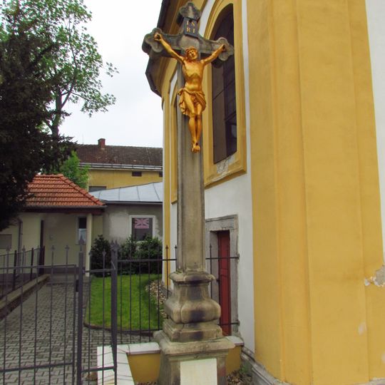 Kříž u kaple sv. Jana Nepomuckého v Moravských Budějovicích