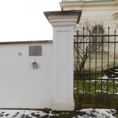 Pamětní deska Bohumila Procházky na plotu domu Sibeliova 2/49 ve Střešovicích