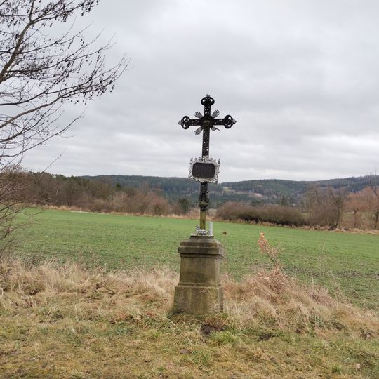 Kříž u silnice z Nechalova na Milinu