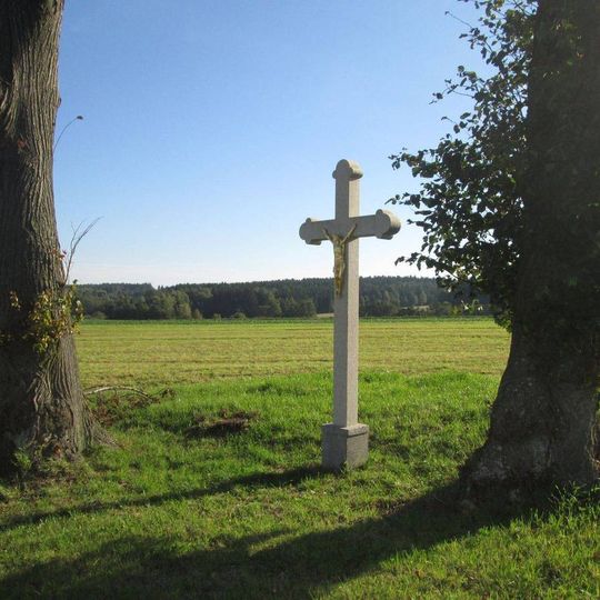 Kříž v poli severně od Záhostic