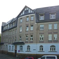 Mietshaus in geschlossener Bebauung, abgerundete Fassade Pestalozzistraße 10