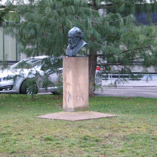 Busta Mikoláše Alše v Praze-Suchdole