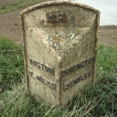 Milepost, Abbey Lane, under electricity tramsmission lines