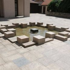 Kašna v atriu za starou radnicí v Třeboni