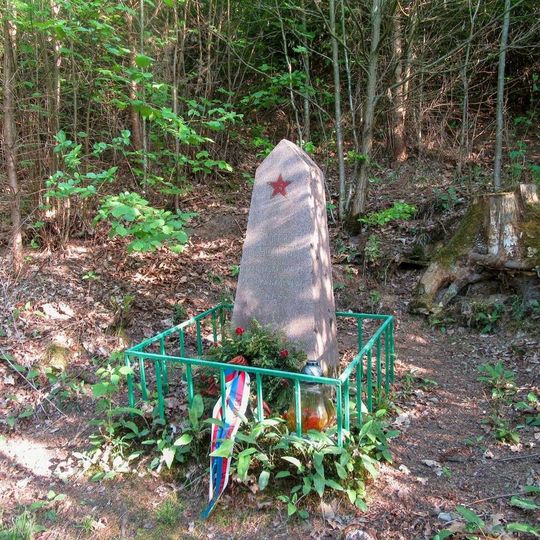 Pomník padlým v Dlouhomilově v lese