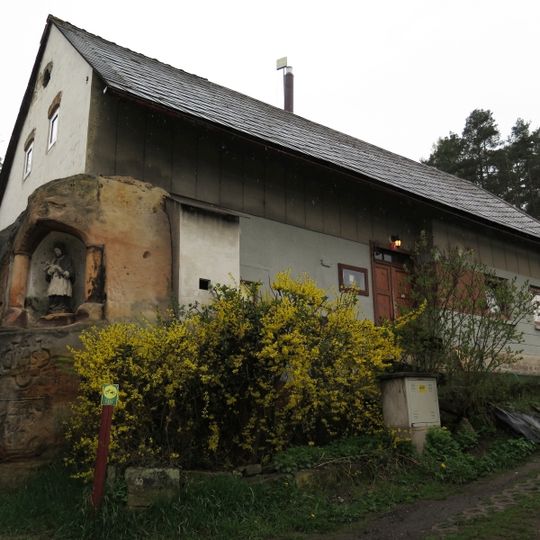 Kovárna se sochou svatého Jana Nepomuckého