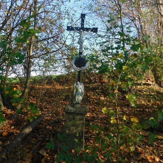 Kříž u zaniklé cesty severně od Dobrohostova