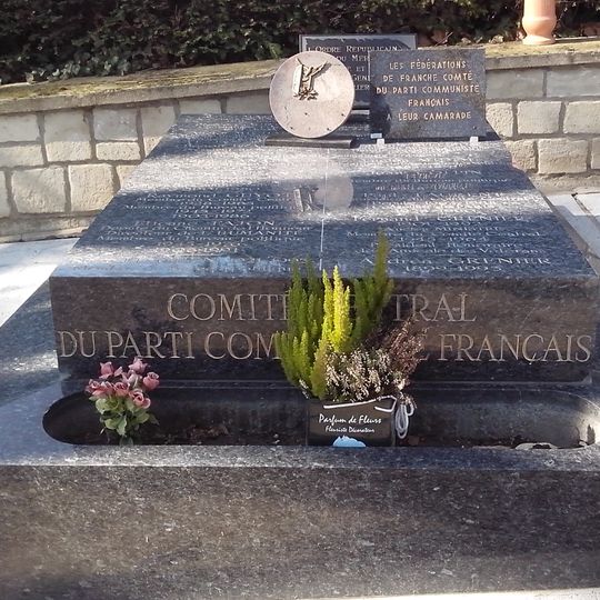 Grave of comité central du Parti communiste français