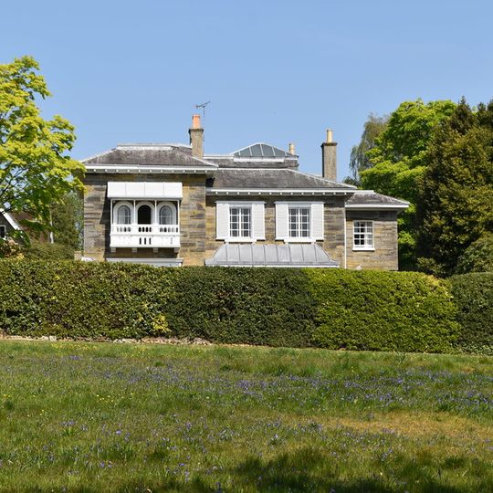 8, Calverley Park