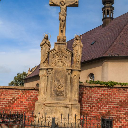 Kříž ve Sloupnici u kostela sv. Mikuláše