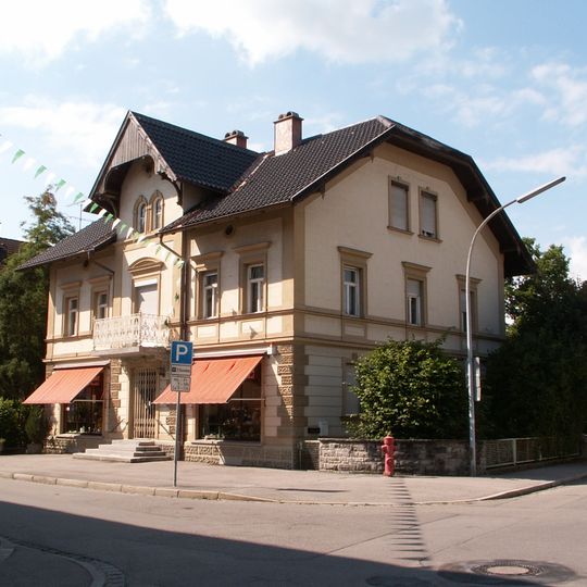 Wohn- und Geschäftshaus