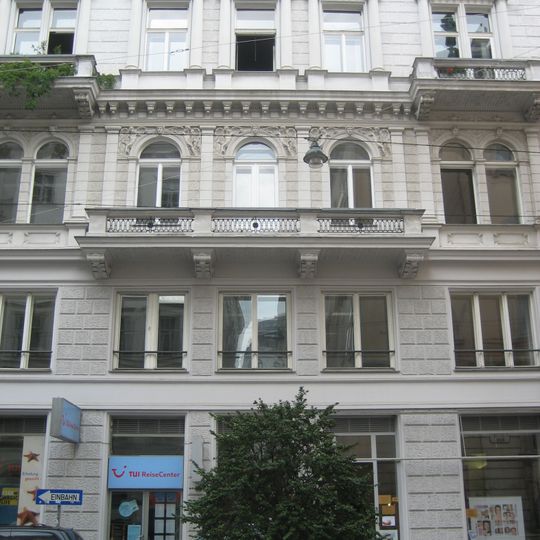 Wohn- und Geschäftshaus