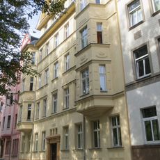 Mietshaus in geschlossener Bebauung Südbahnstraße 6