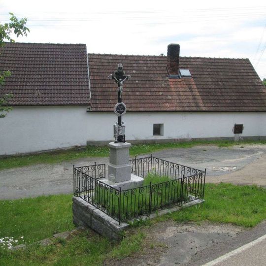 Kříž v Újezdu u Chanovic u rozcestí