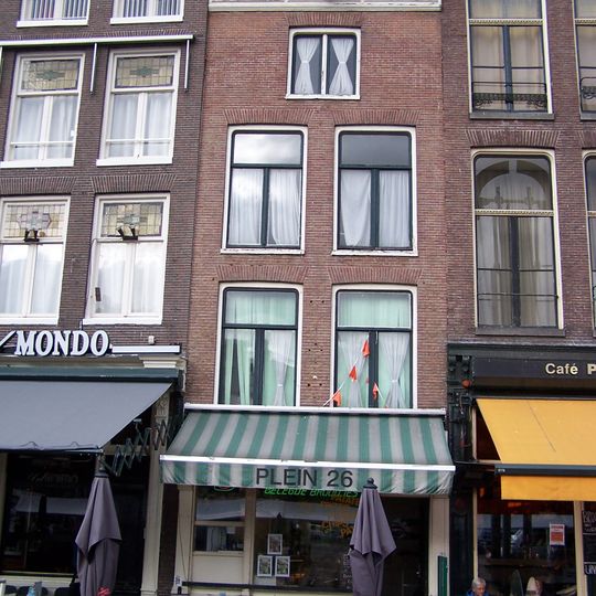 Pand met gevel onder rechte lijst