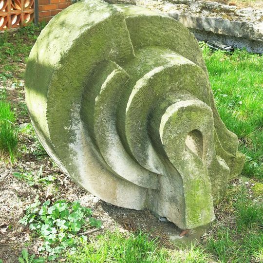 Kamenná plastika Šnek u školky v Jižní ulici v České Lípě